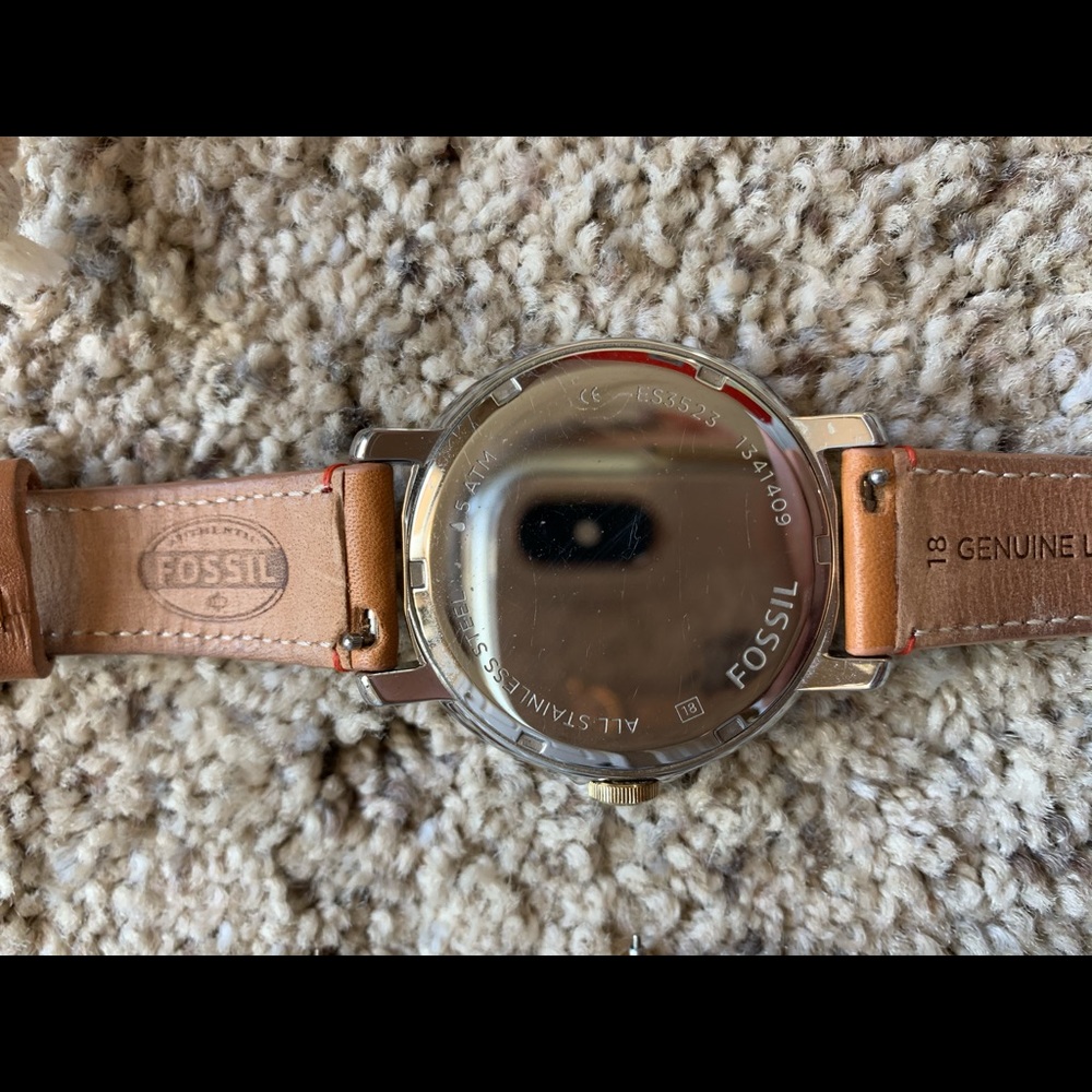 Fossil Watch With 2 Interchangeable Straps - image 3